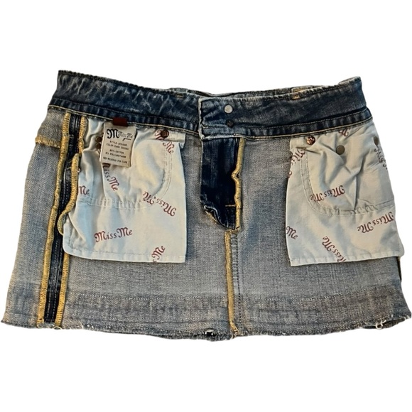 Miss Me Jeans Denim Mini Skirt Raw Hem Embellished Studded Women’s Size Small - Picture 2 of 15